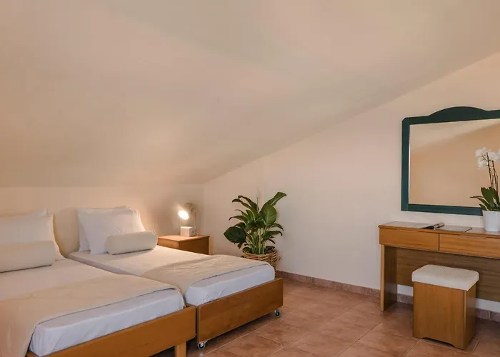 Ξενοδοχείο Griffon Previously Known As Valledi Village 2*